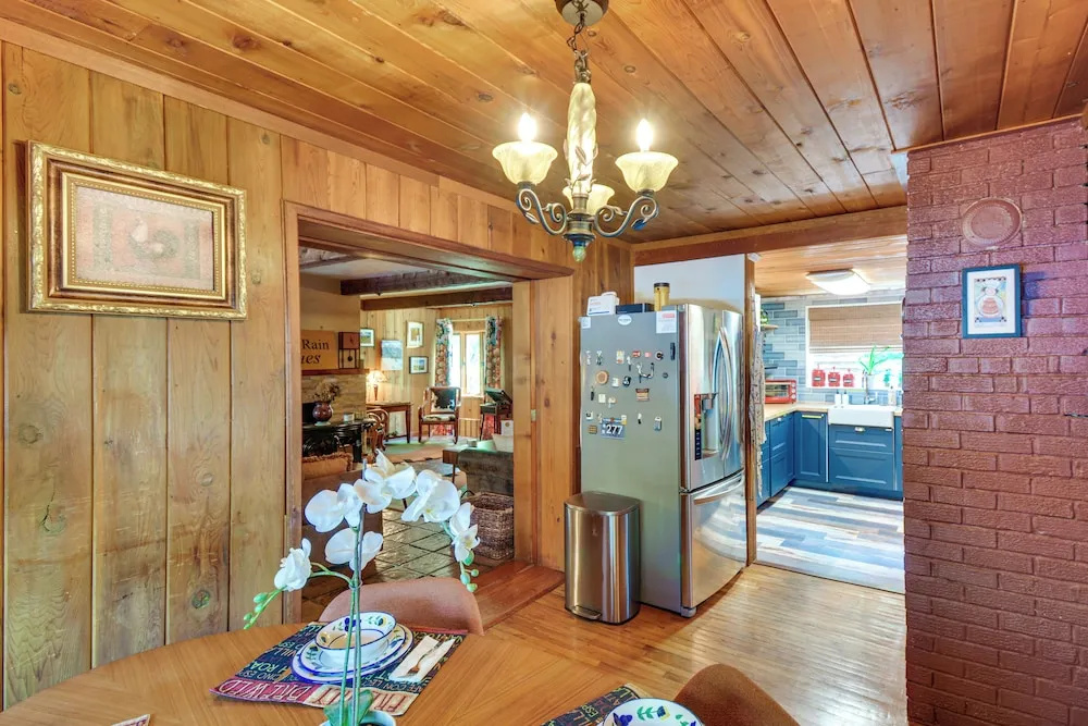 Remodeled Lake Cabin, Stunning Mtn View, New Patio