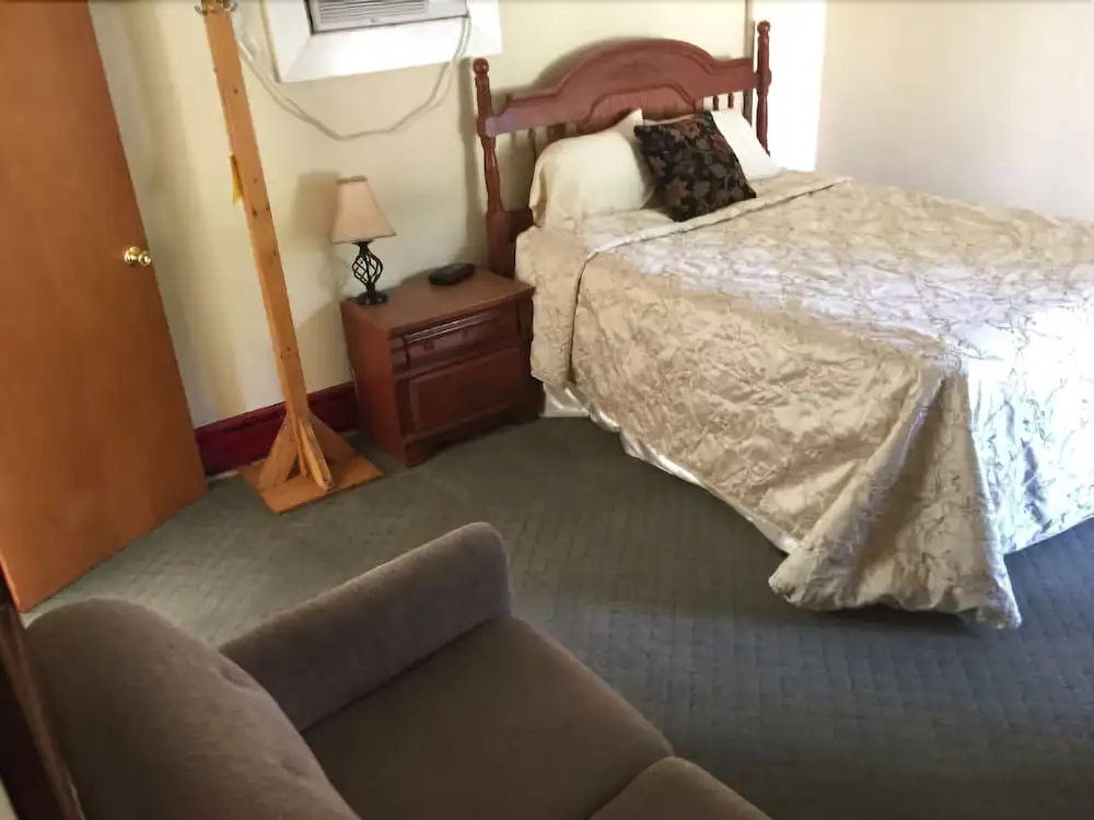 Montezuma's Cozy Country Inn