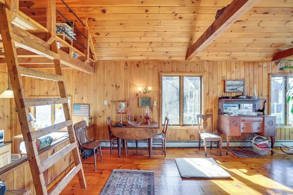 Ski, Sip & Snuggle: Cozy Catskills Gem w/ Views!