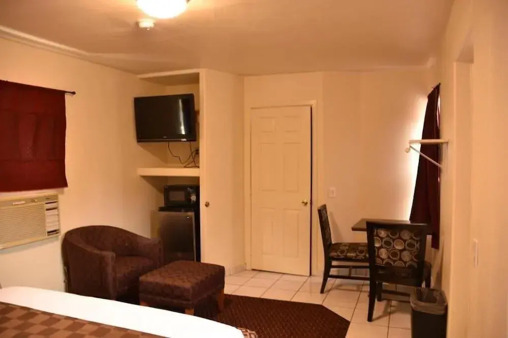 Baycities Motel