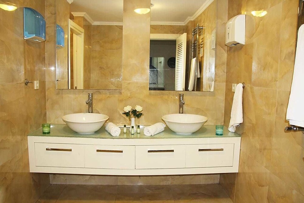 Sarah Suite