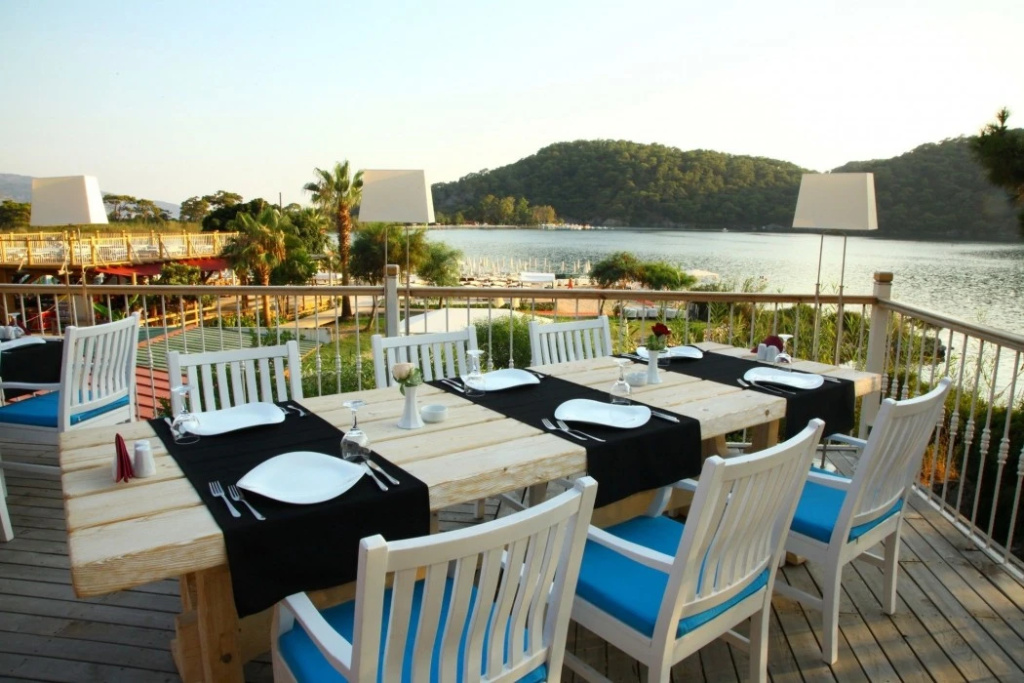 S3 Seahorse Beach Club & Hotel
