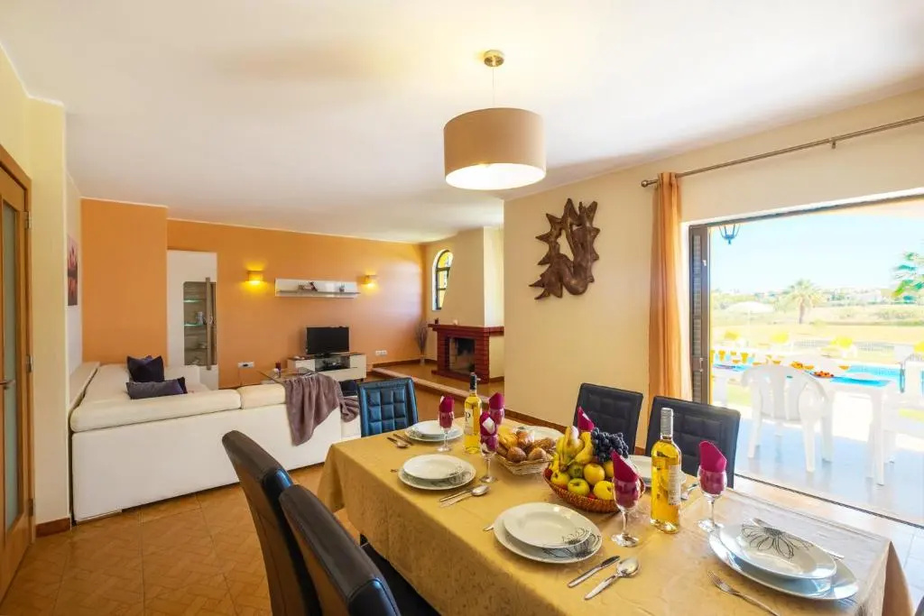Villa Lurdes by Villa Plus