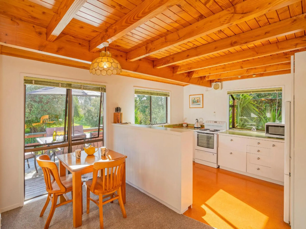 Sea Breeze Sanctuary - Pauanui Holiday Home