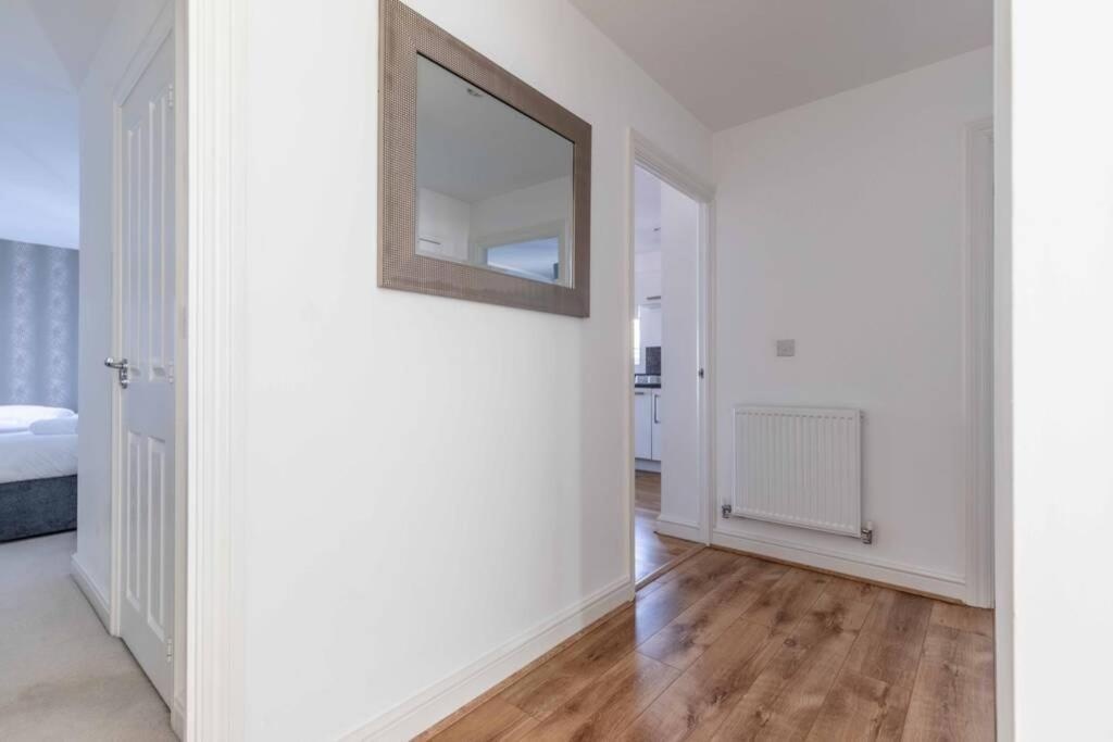 2 Bed & 2 Bath Modern Apartment - Free Parking