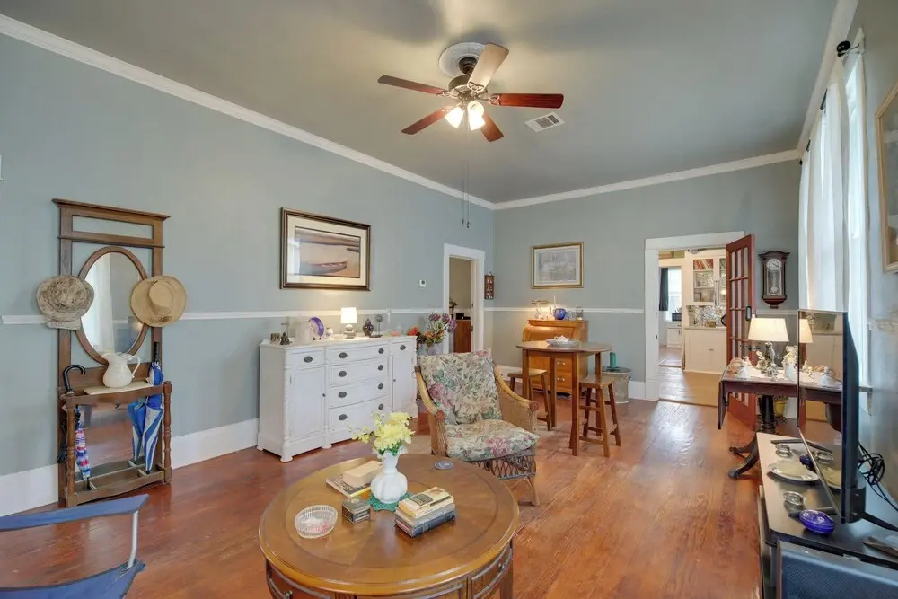 Pet-Friendly Home with Yard 3 Mi to Dtwn Houston!
