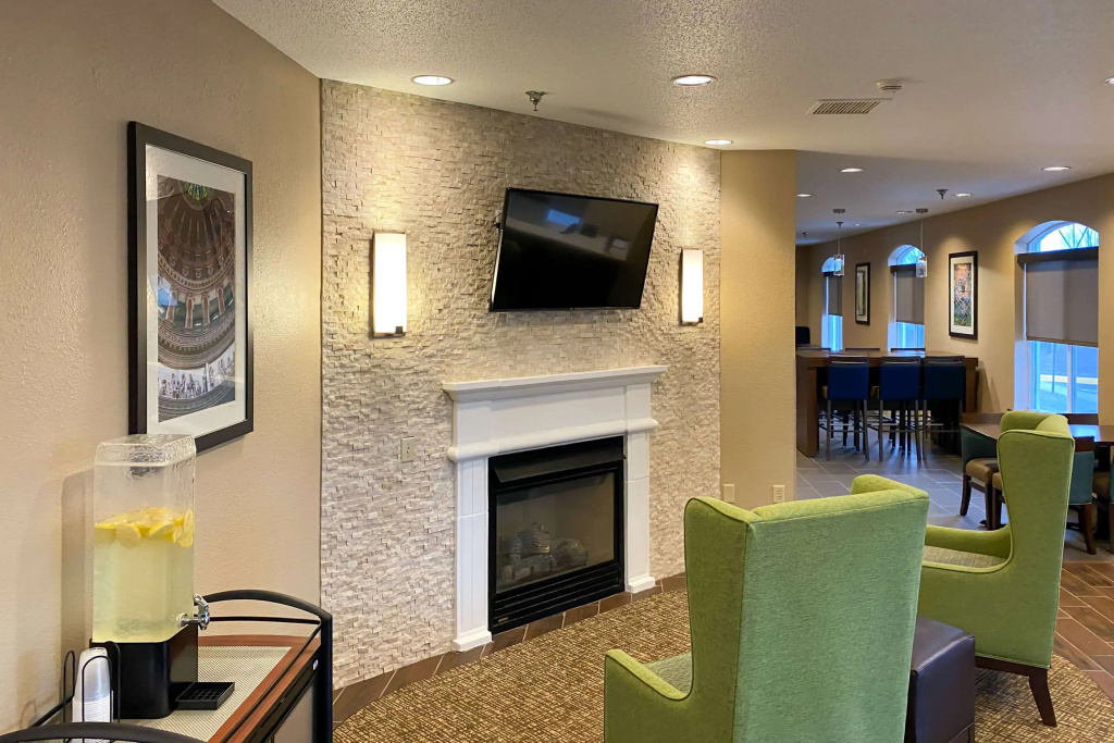 Comfort Inn DeKalb - University Area