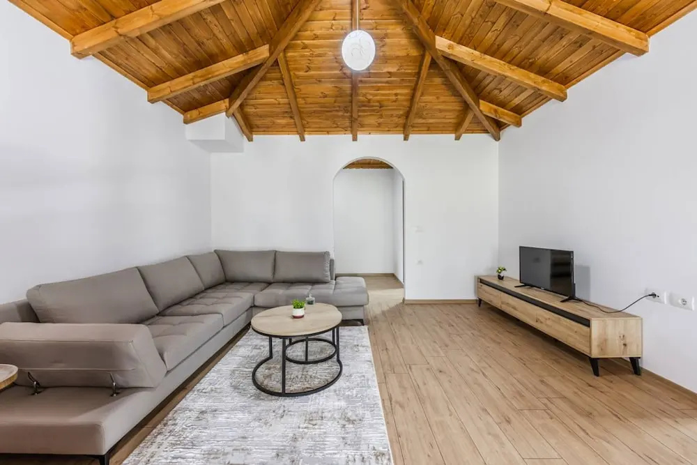 Hillside Apartment Gjirokast r