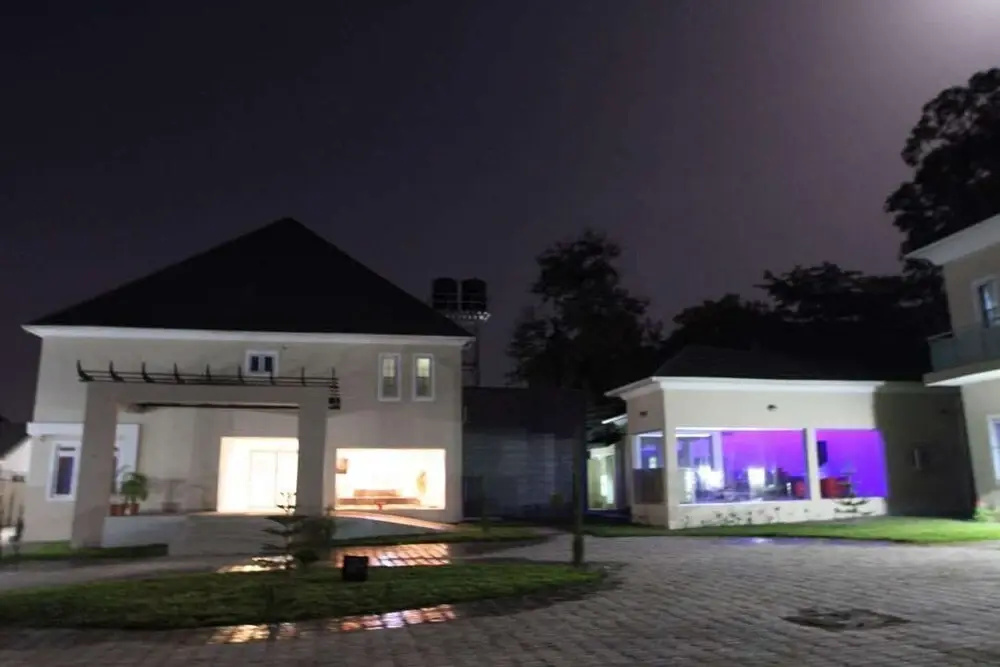 The Point Rayfield  Hotel