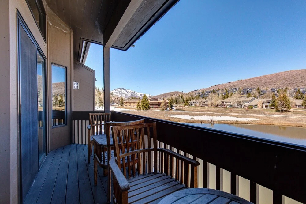 Lakeside 1629 3 Bedroom Townhouse by RedAwning