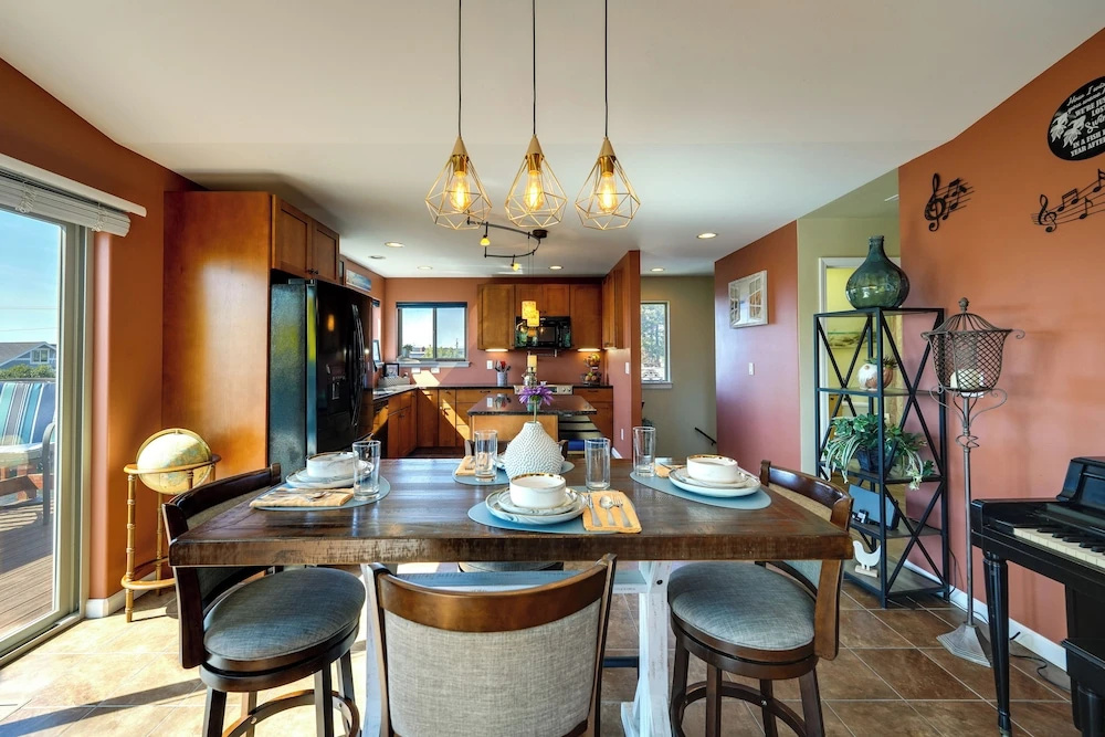 Waterfront Birch Bay Rental - Walk to Beach!