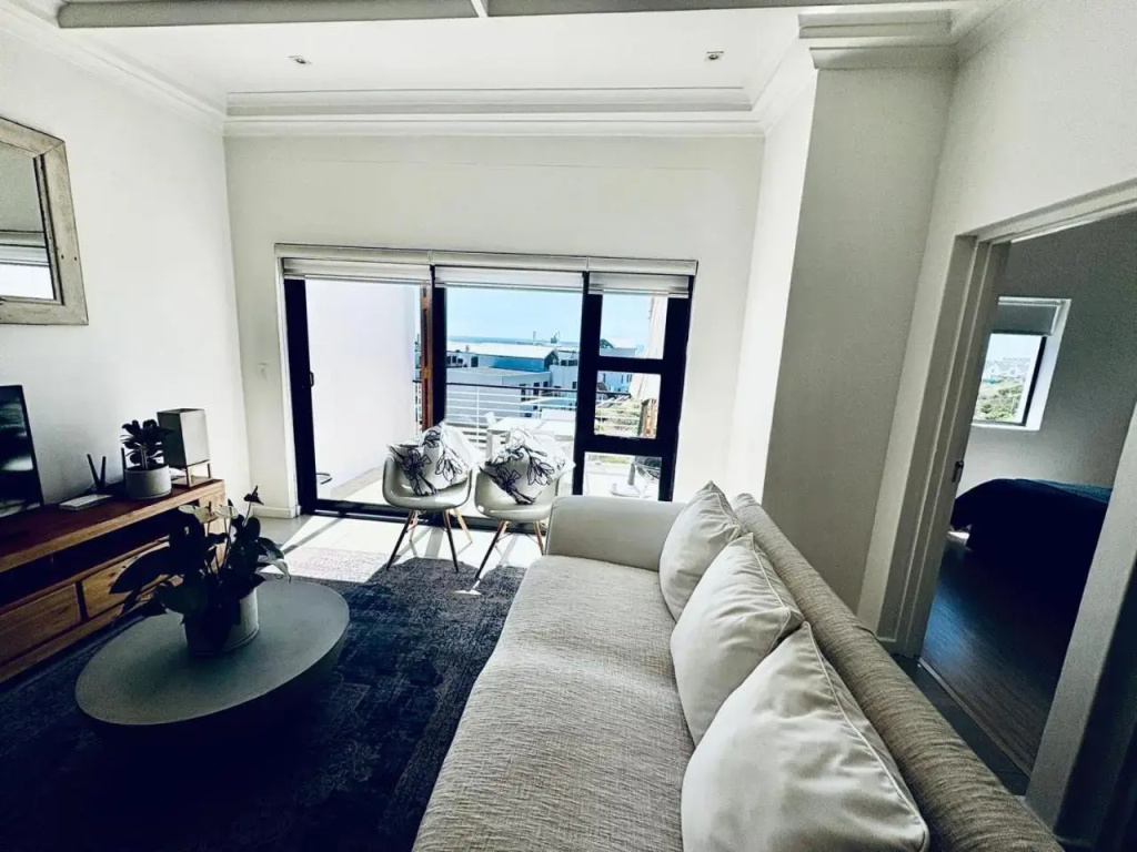 Big Bay Stunning Upmarket Apartment