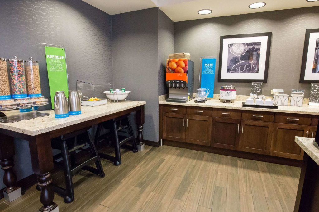 Hampton Inn & Suites - Pittsburgh/Harmarville, PA