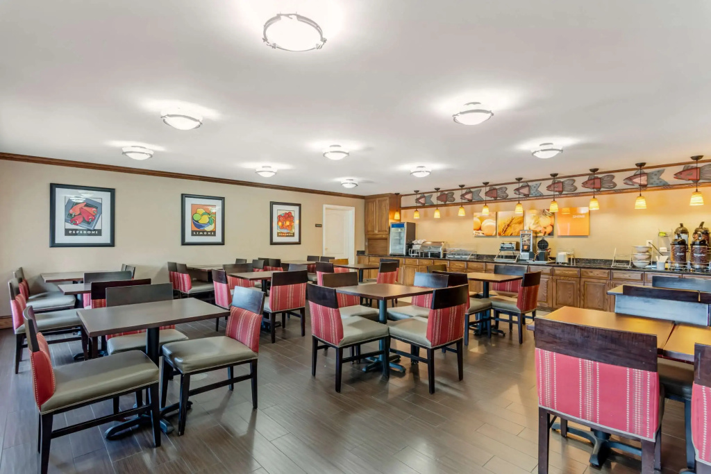Comfort Inn & Suites Dover near Speedway