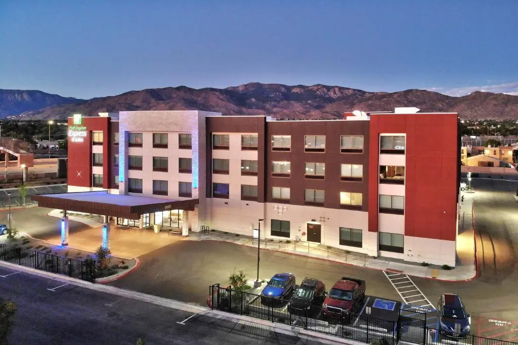 Holiday Inn Express & Suites Albuquerque East by IHG