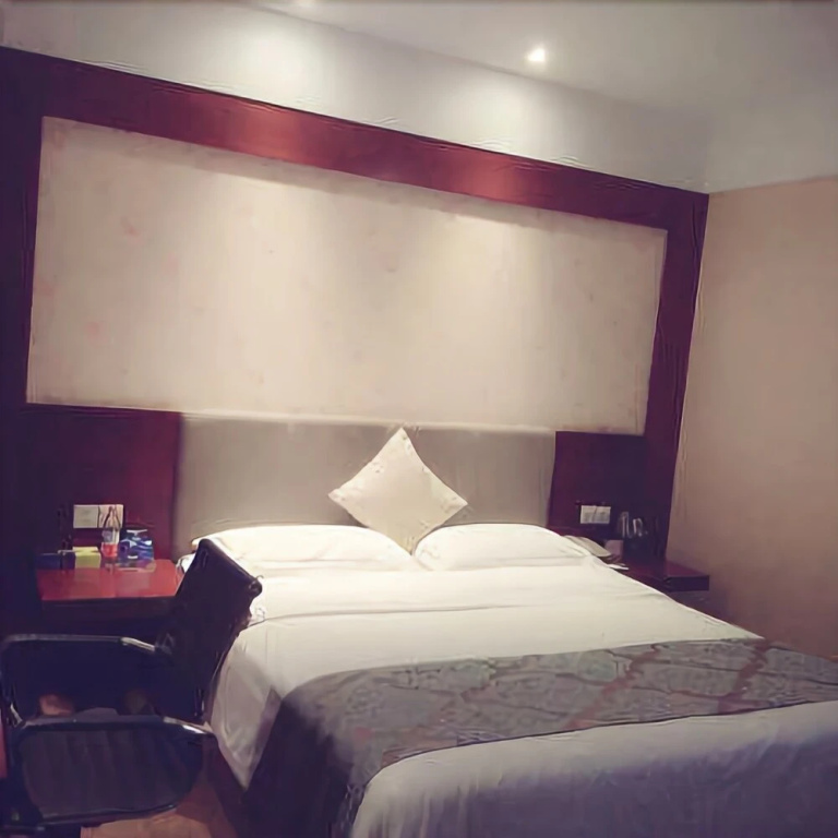 Ease Hotel