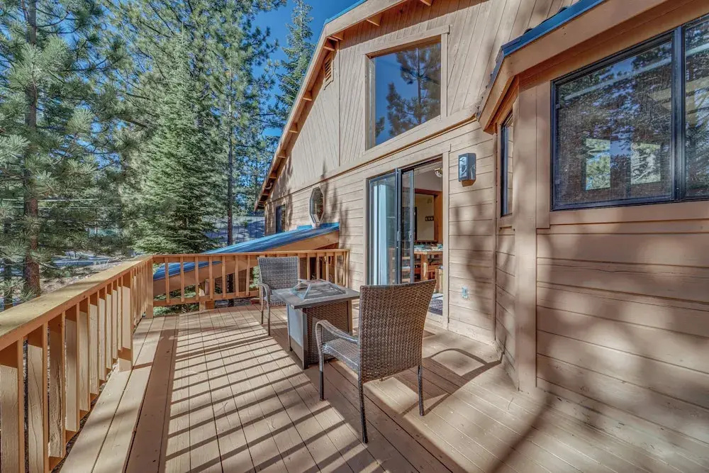 Home 1 Mi to Downhill Ski Resort: Bring Your Pets!
