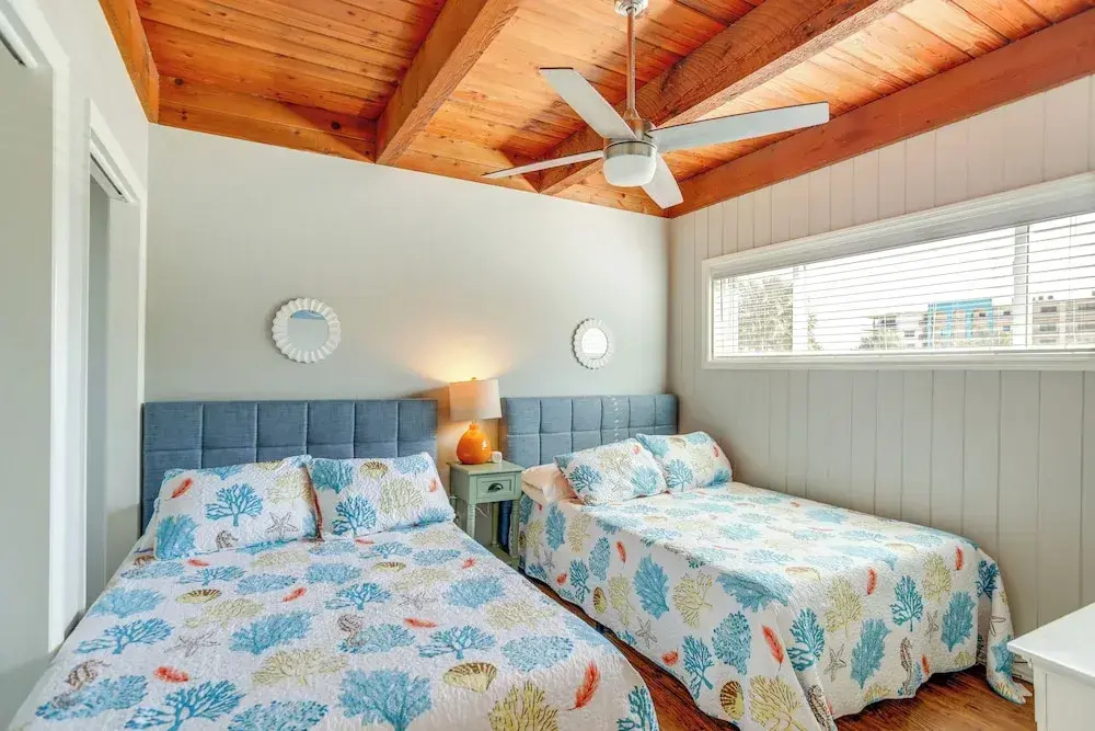 Lovely Indian Shores Condo w/ Beach Access!