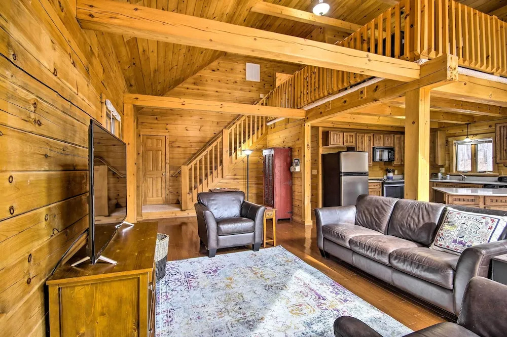 Cozy Winter Retreat: Great Location & Pet Friendly
