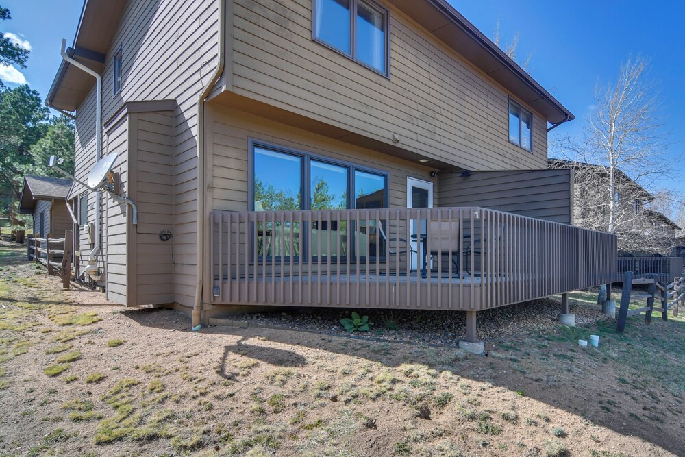 Fireplace & Mtn Views: Estes Park Home w/ Deck!