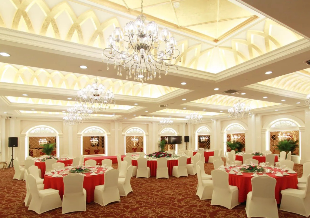 Luxemon Xinjiang Yindu Hotel