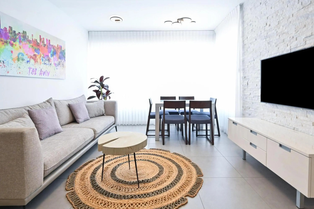 Designed 3BR in Frishman 15 by HolyGuest