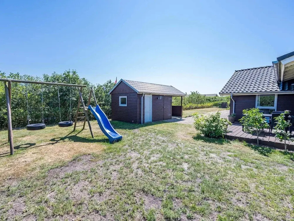 Bright and Spacious Family Retreat-By Traum