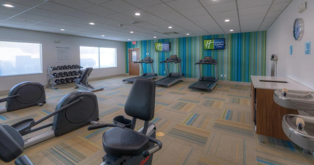 Holiday Inn Express & Suites Tulsa Midtown by IHG