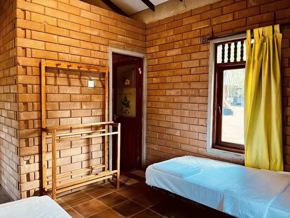 Funky Leopard Safari Lodge Bordering Yala National Park