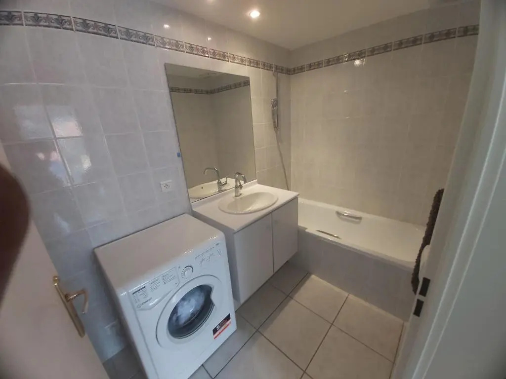 Centre, Grand T2 balcon Pkg, plage gare 600m