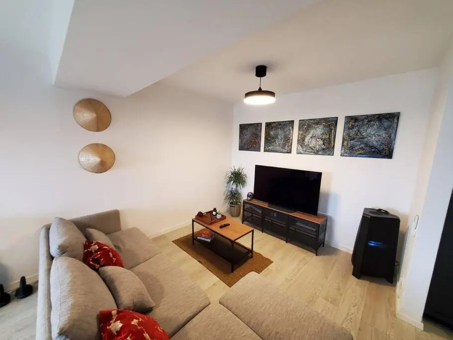 Sunny 1BR Apt in Central Pipera