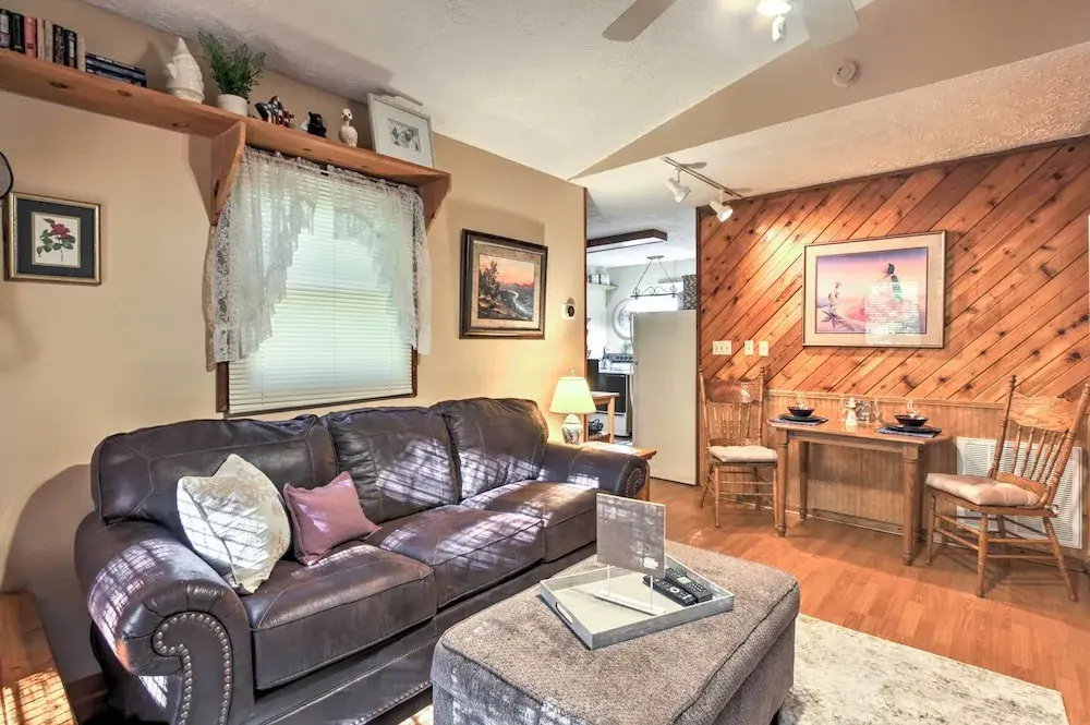Gatlinburg Home w/ Hot Tub ~ 4 Mi to Town!