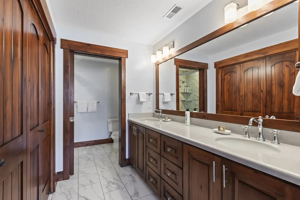 Town Pointe B304 4 Bedroom Condo by RedAwning