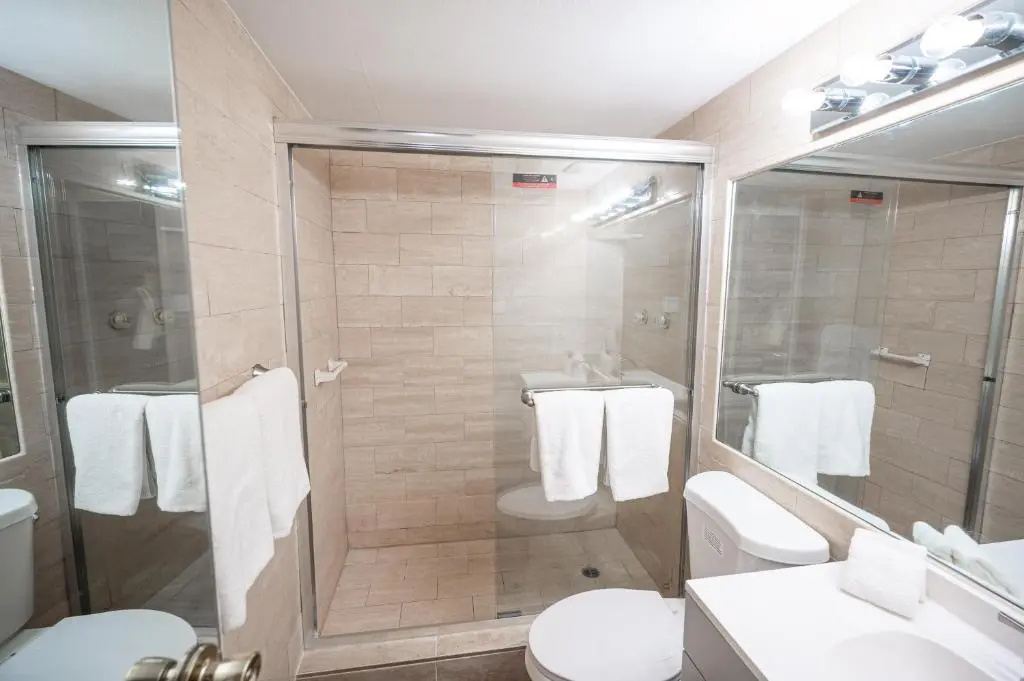 Iconic Vegas Views - 6 comfy Beds, NO RESORT FEES, Center Strip