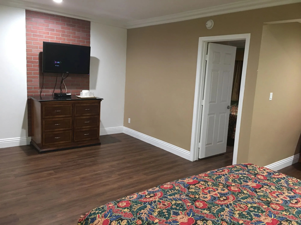 The Atlas Inn & Suites LAX