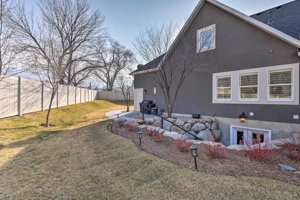 Vibrant Chic Home ~ 20 Mi to Salt Lake City!