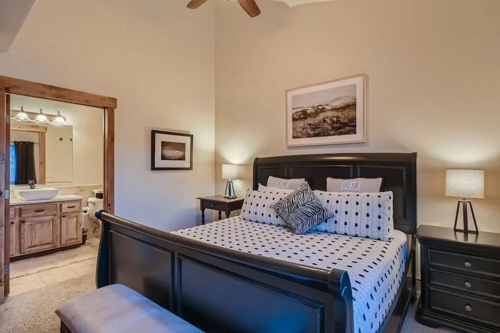 Drake Landing #a8 3 Bedroom Condo by RedAwning