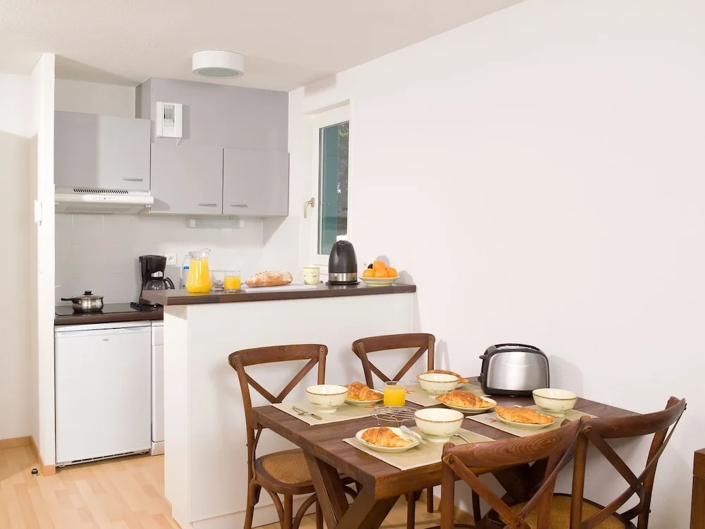 Cozy Studio With Dishwasher in the Beautiful Green Valjoly