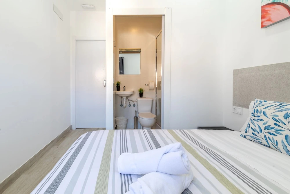 AYZ Silvela - Auto check-in property