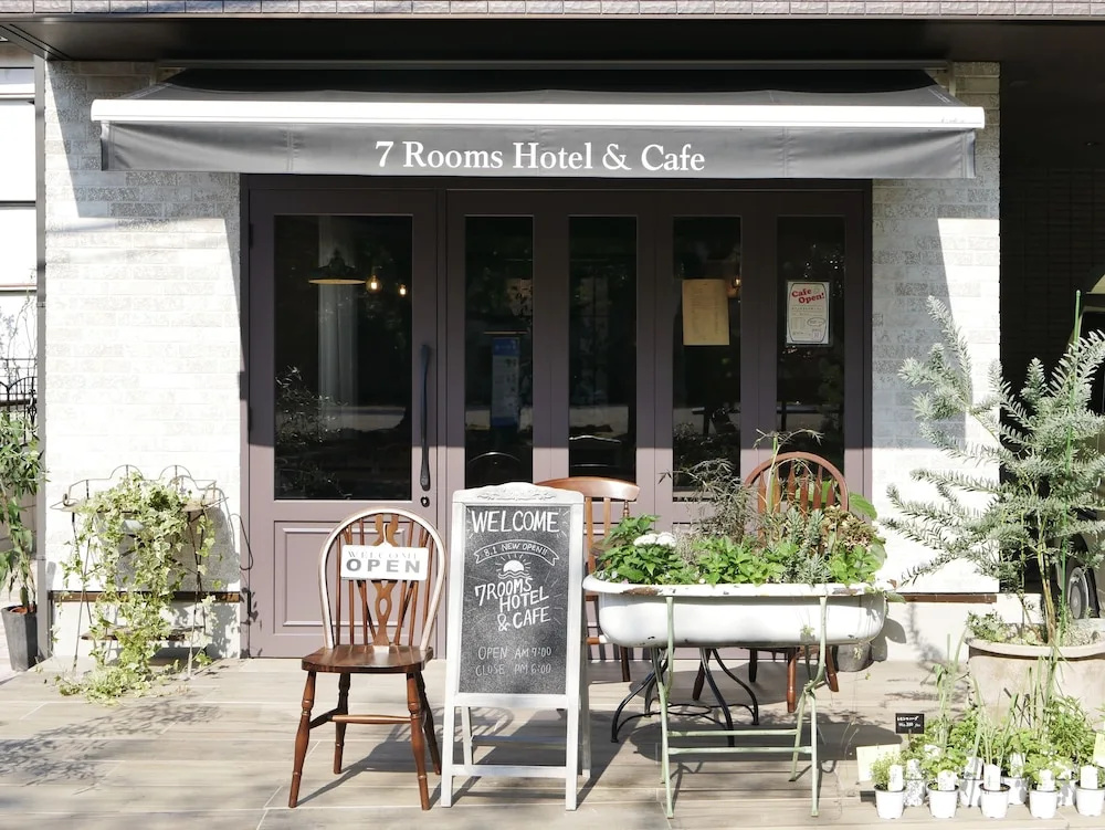 7 Rooms Hotel & Cafe - Boutique Designer Hotel - 30 mins from Disneyland&Tokyo