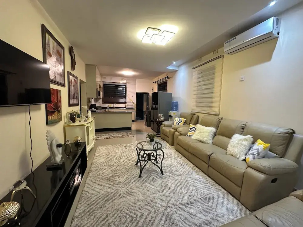 Executive Private Standing apt in Lusaka