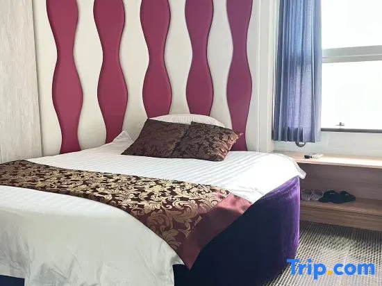 Hengji Hotel (Shanghai Hongkou Football Stadium Dongbaoxing Road Subway Station)