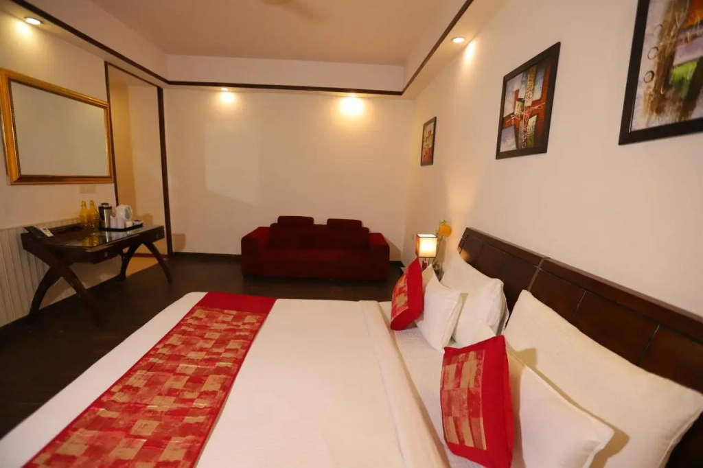 Hotel Picasso Residency Naraina Delhi - Couple Friendly Local IDs Accepted