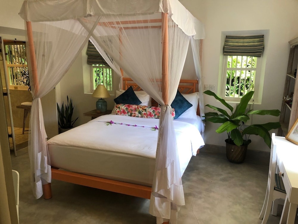 Leonora House, Talpe