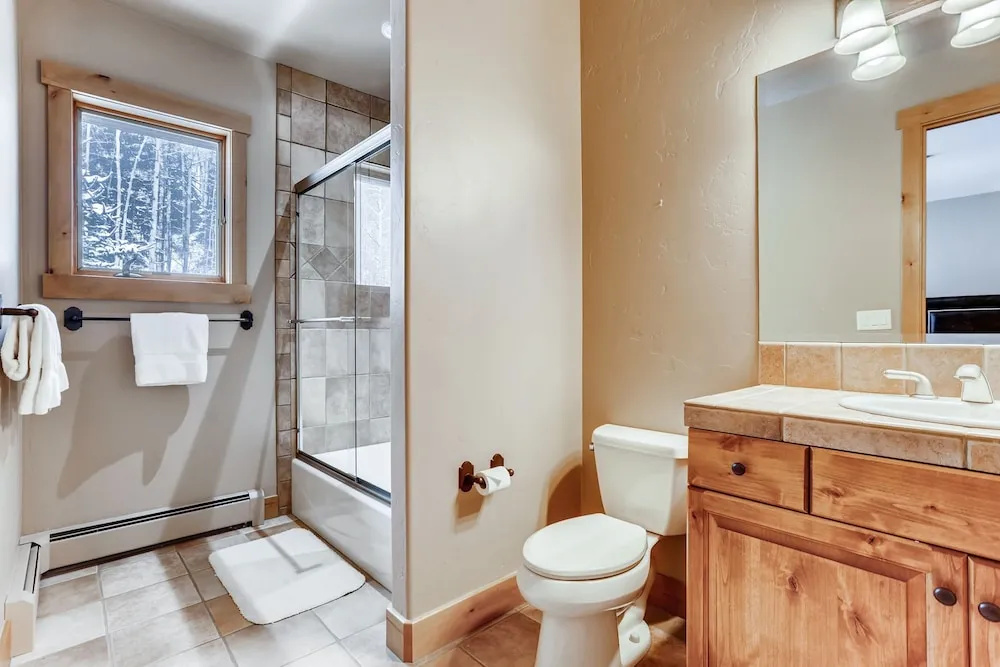 Luxurious All-suite Ski W/ Hot Tub 5 Bedroom Duplex