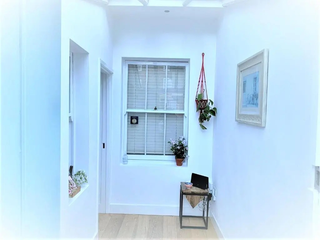 Riverside Channel5 "Holidays Homes in the Sun" Featured Central Canterbury Cottage with Free Parking