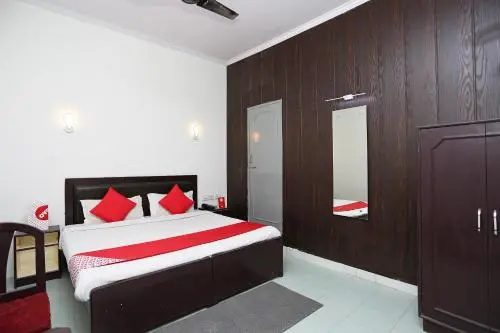OYO 14511 Apollo Inn