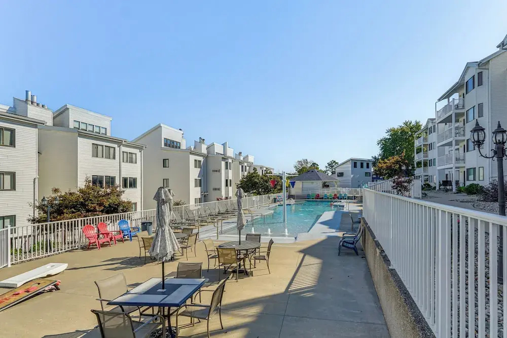 Lake-view Condo in Osage Beach: Walk to Boat Ramp