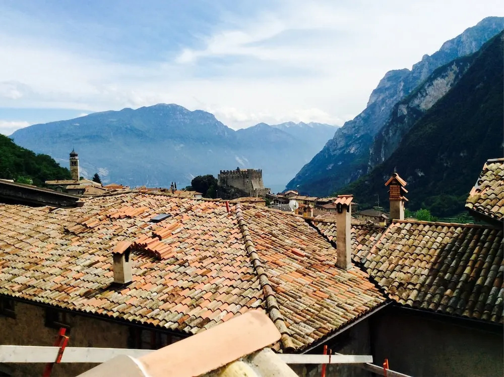 Penthouse in Historic Residence of the 700, Overlooking the Castle and Lake Garda