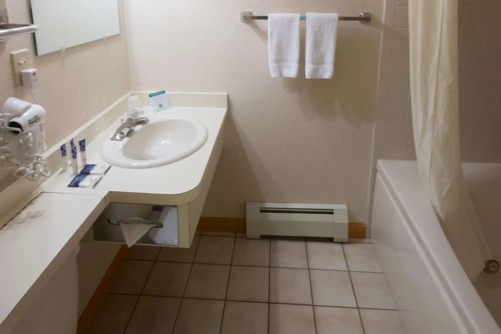Adirondack Retreat Inn & Suites